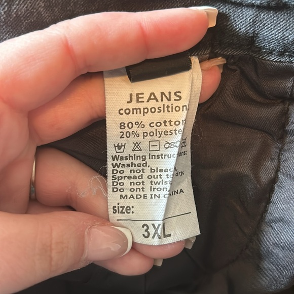 SHEIN destressed denim mini skirt - Picture 3 of 3